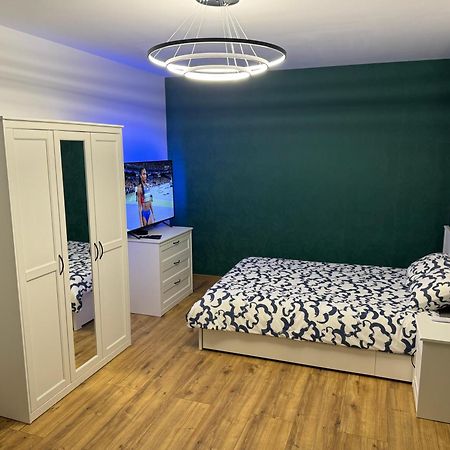 Amadeus - 3 Sleep Room - Parking On Street Katowice Bagian luar foto