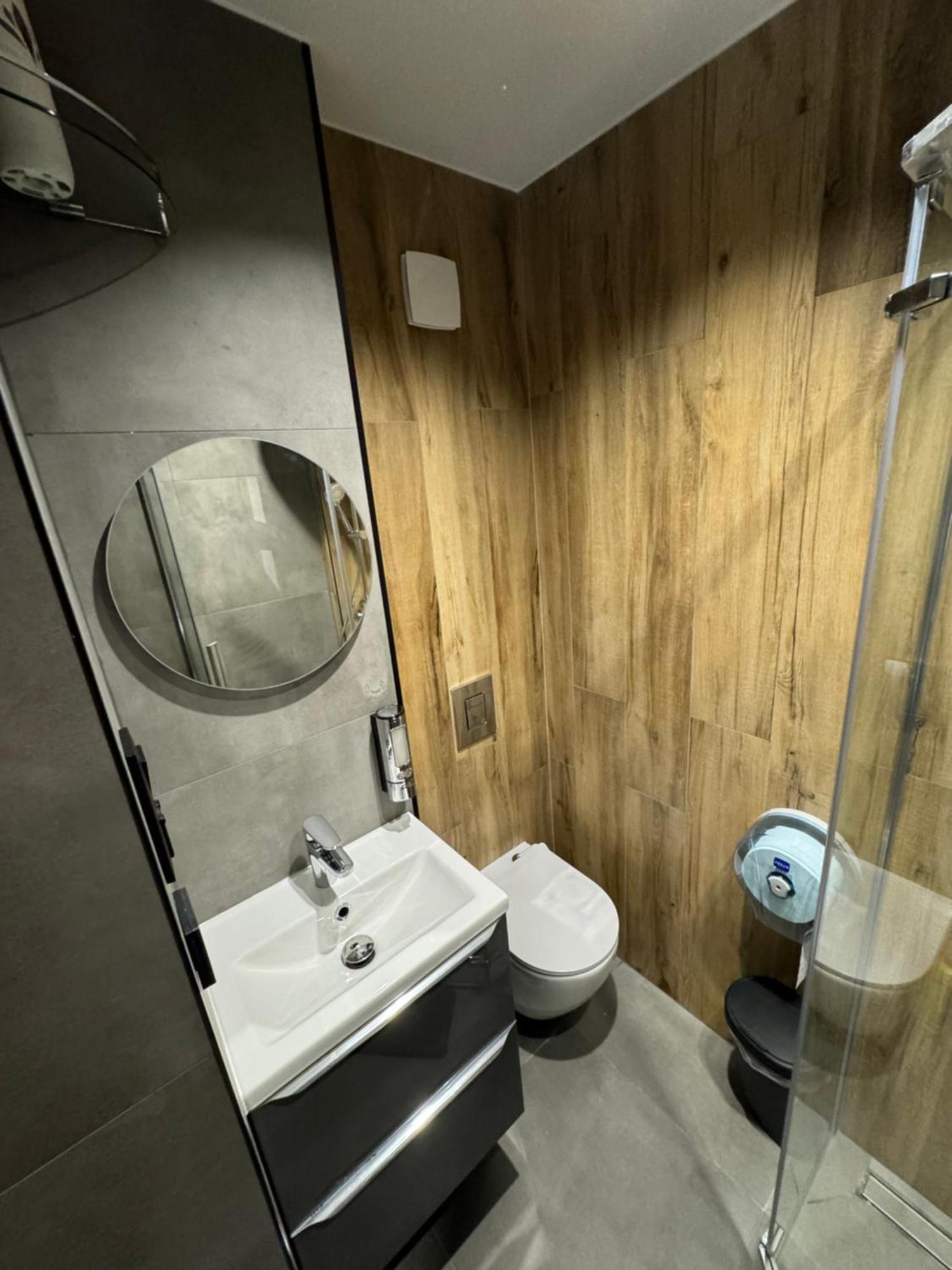 Amadeus - 3 Sleep Room - Parking On Street Katowice Bagian luar foto